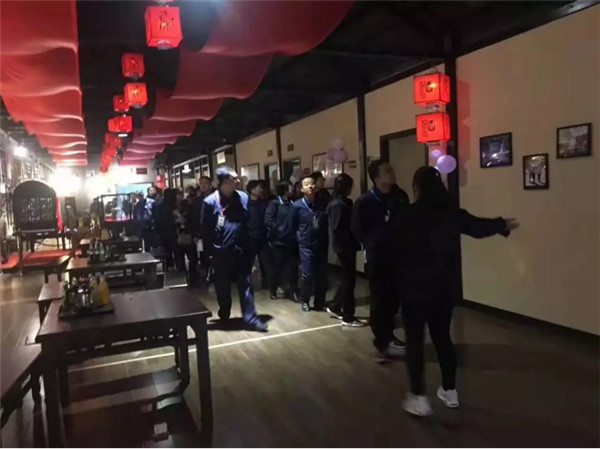 雙十一_酒_任性！全場(chǎng)半價(jià)，西安這家店也是拼了！211.jpg